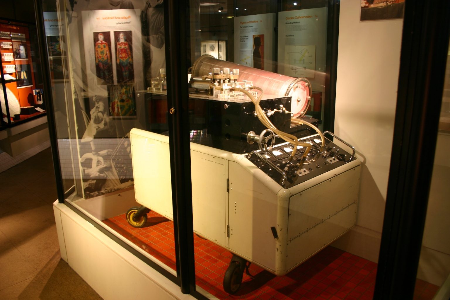 Heart-Lung machine 1958, Science Museum, London - 01.JPG